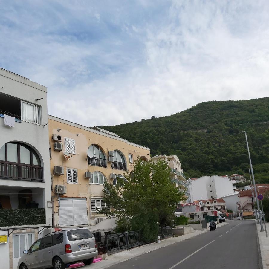 Sunčani apartman 1-Vila Amfora Budva Bagian luar foto