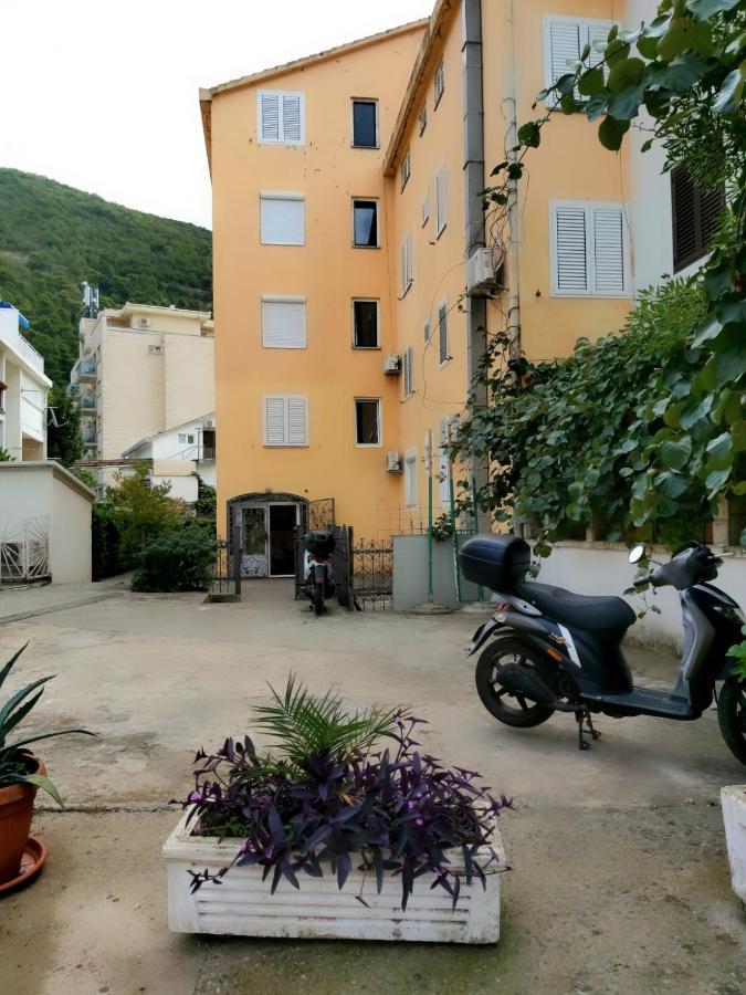 Sunčani apartman 1-Vila Amfora Budva Bagian luar foto