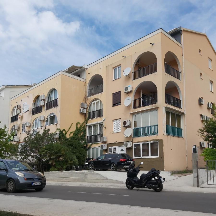 Sunčani apartman 1-Vila Amfora Budva Bagian luar foto