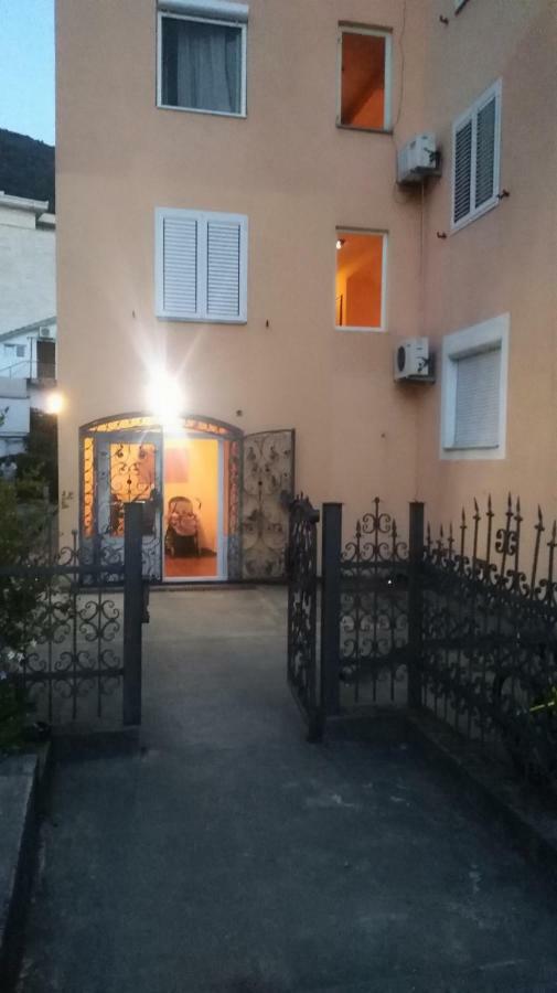 Sunčani apartman 1-Vila Amfora Budva Bagian luar foto